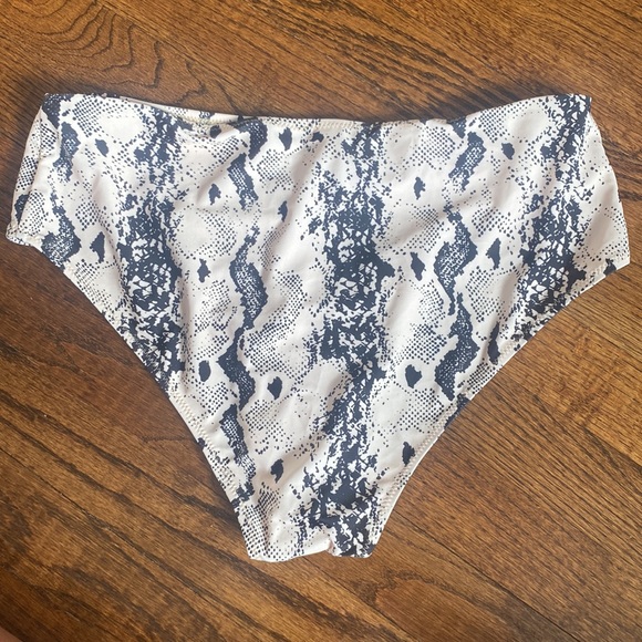 NWOT Shein snakeskin print swim bottoms - Picture 2 of 4